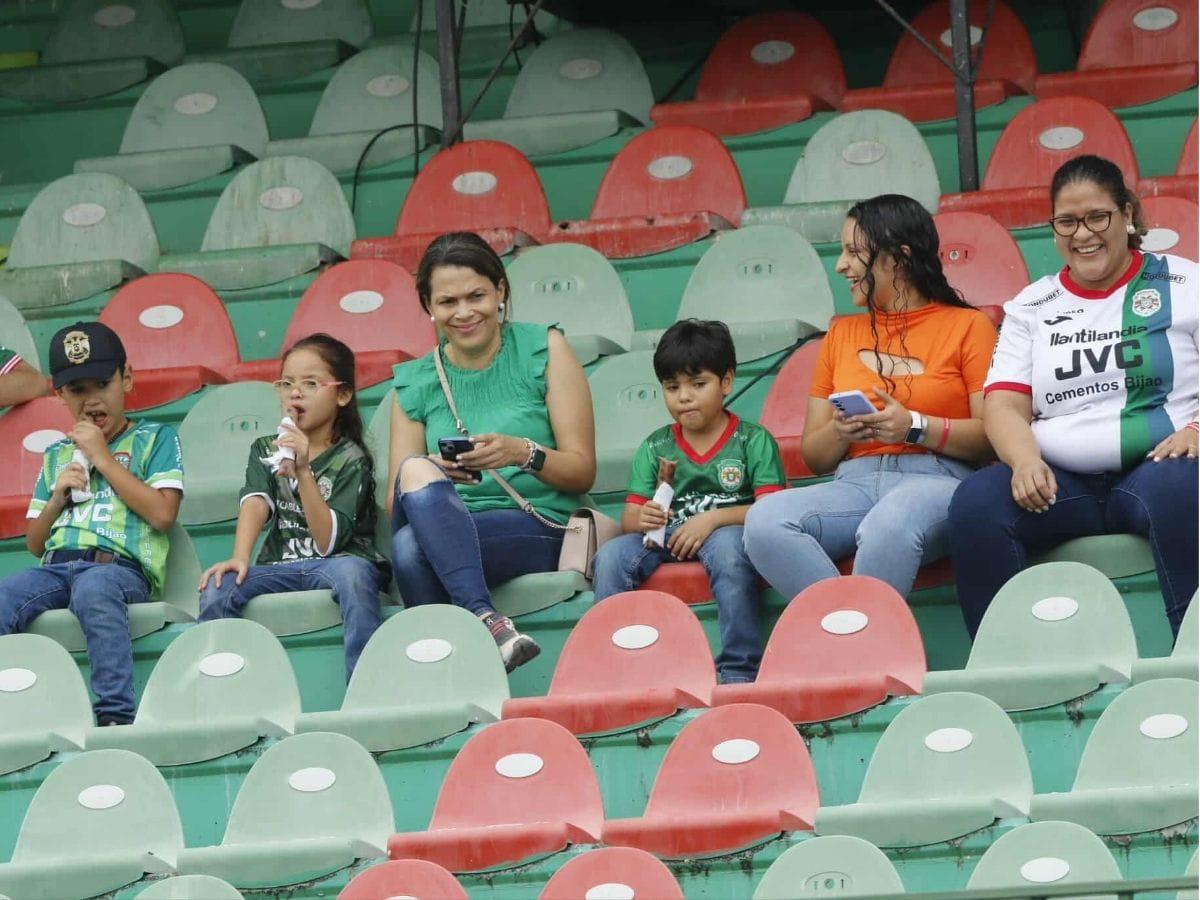 ¿Quién era la guapa de lentes verdes? Marathón pule el Yankel en su centenario y el ambientazo en el clásico de las Emes