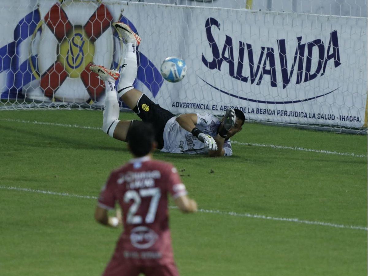 Bronca de aficionados con jugador de Real España afuera del Estadio Morazán y futbolistas aurinegros rompen en llanto