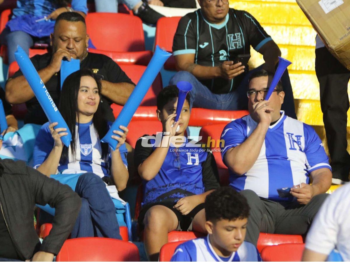 ¡Derroche de bellezas en el Nacional! Las lindas chicas que engalanaron la previa del Honduras vs Trinidad y Tobago