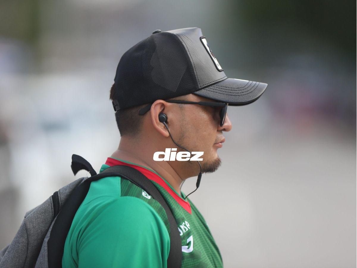 Aficionados de Olimpia sorprenden con motos curiosas, las bellas cipotas de Choloma y blindaje total al Rubén Deras