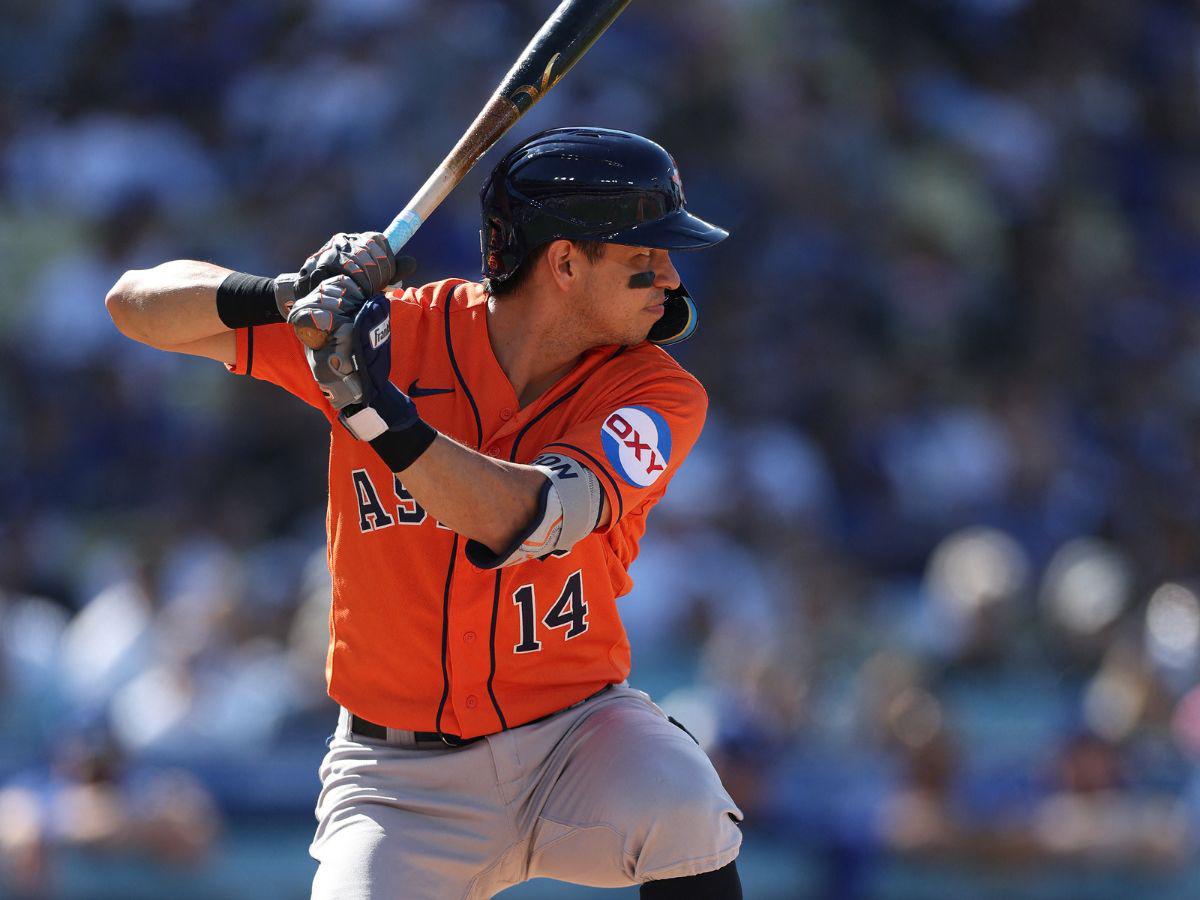 Mauricio Dubón conectó un nuevo imparable en la victoria de los Astros de Houston sobre los Rangers