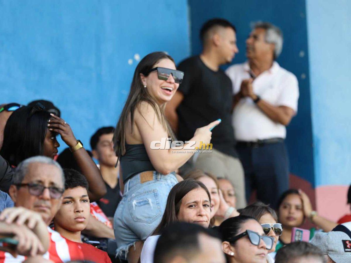 Annie Córdova, la bella novia de Luis Palma, se robó miradas en el estadio Ceibeño: así vivió el repechaje entre Vida vs Lobos