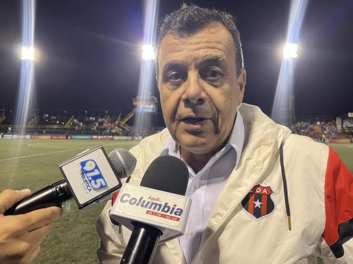 Alajuelense la pasa mal en Costa Rica y confirman el futuro de Óscar 'Machillo' Ramírez: Nuestro técnico se llama...
