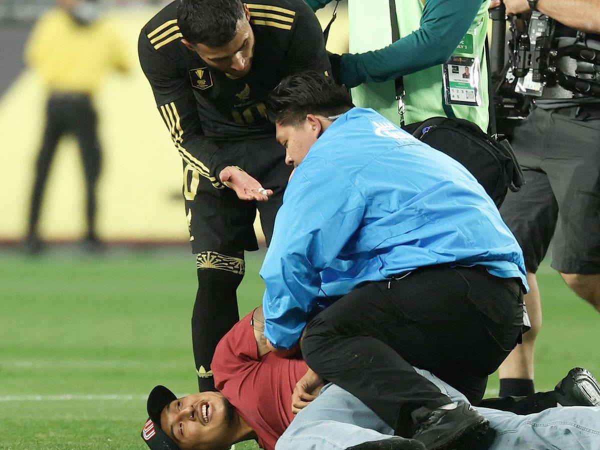 Penal no pitado a Honduras, bronca de México, rostros tristes en La H y feo desplante del Vasco Aguirre con hondureño