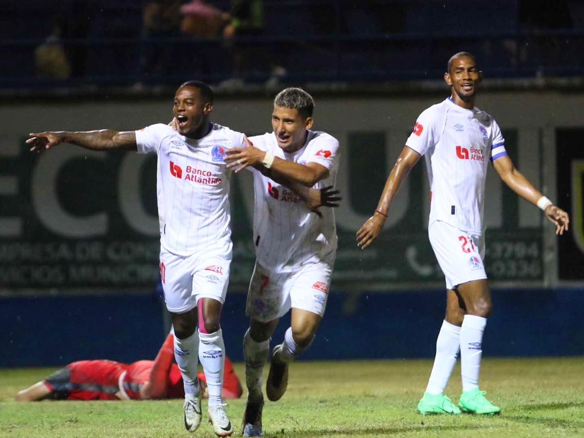 Edwin Solani se pone nuevamente la capa de goleador y le regala triunfo a  Olimpia sobre Olancho FC