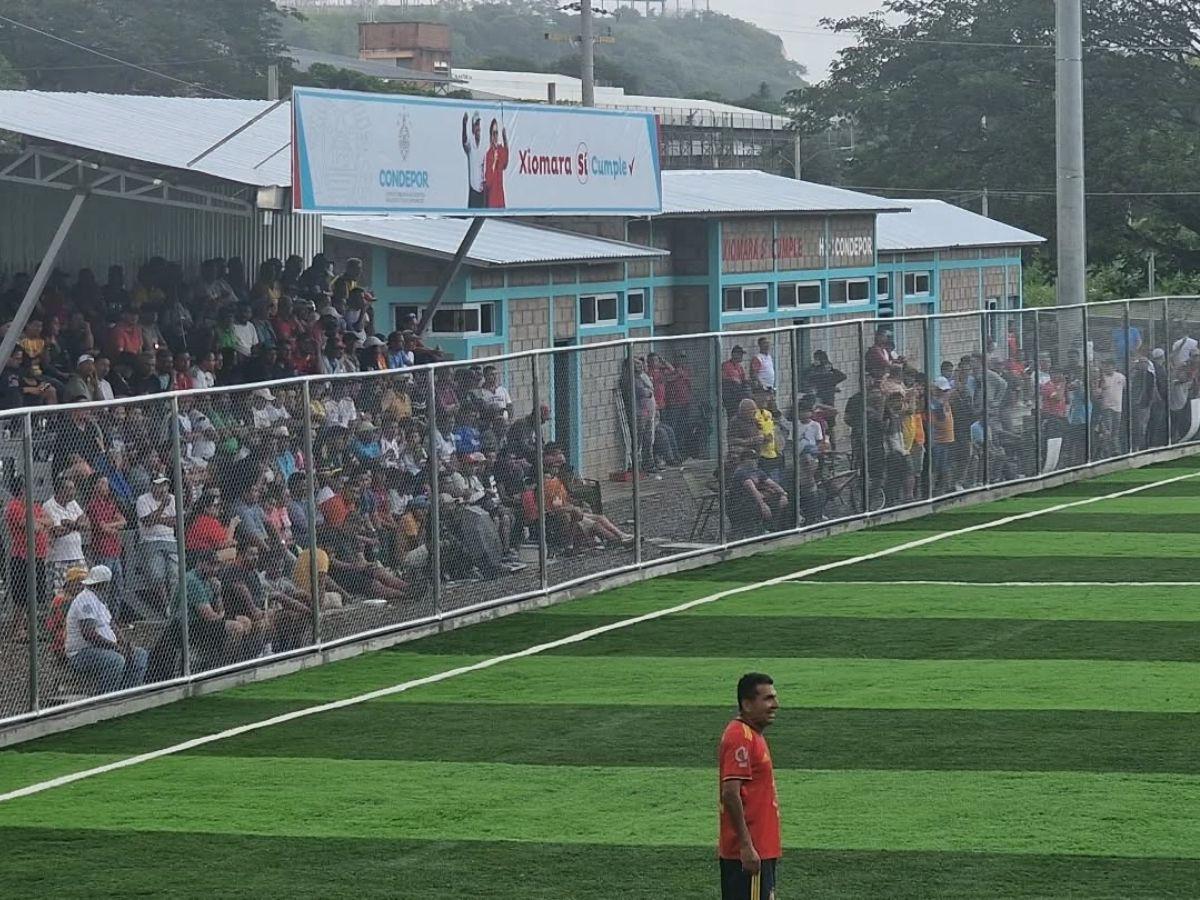 Locura en la colonia San José de la Vega: Fiesta deportiva tras inauguración del complejo de tres canchas sintéticas