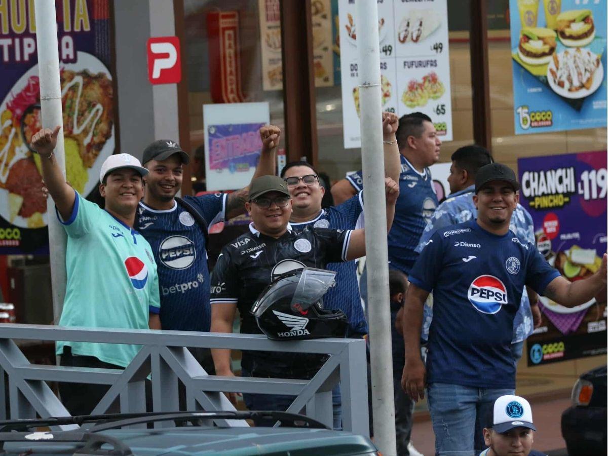 Marea Azul en el Nacional, infiltrados de Costa Rica, preciosa del Motagua captada y enmascarado sorprende