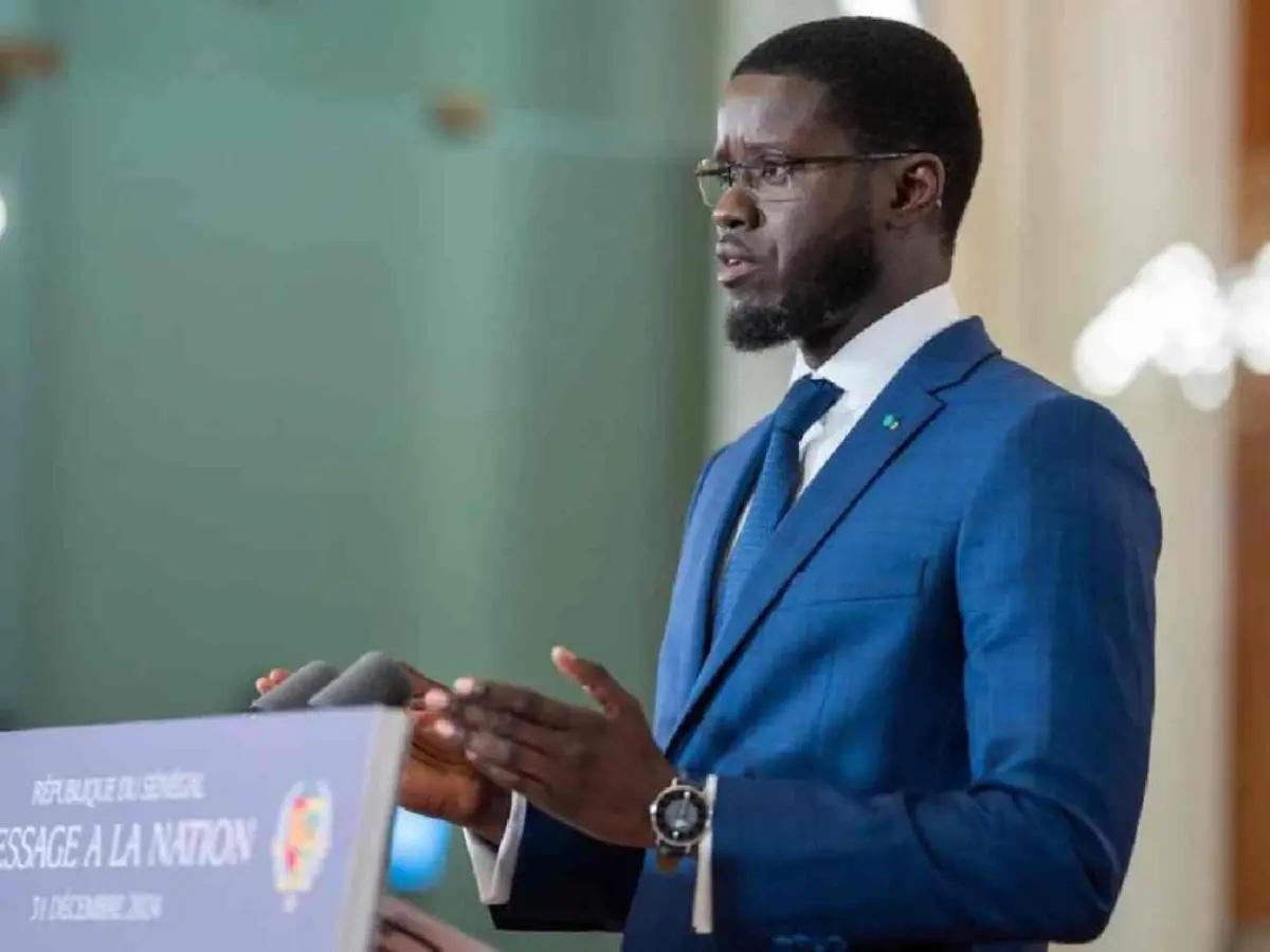 Senegal hundió a Marruecos y él se fue a festejar con sus dos esposas la Copa Africana: Siempre están...