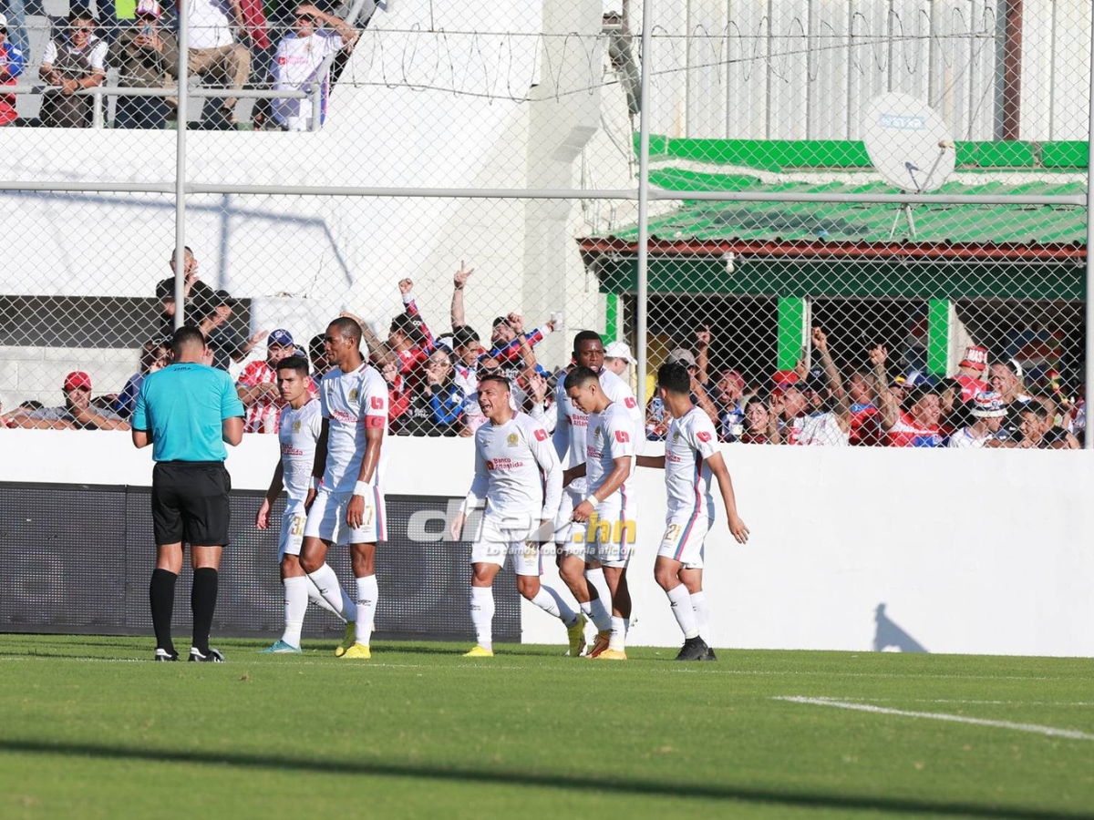 Así festejó José Mario Pinto junto a sus compañeros en el 1-0 provisional de Olimpia ante Real Sociedad.