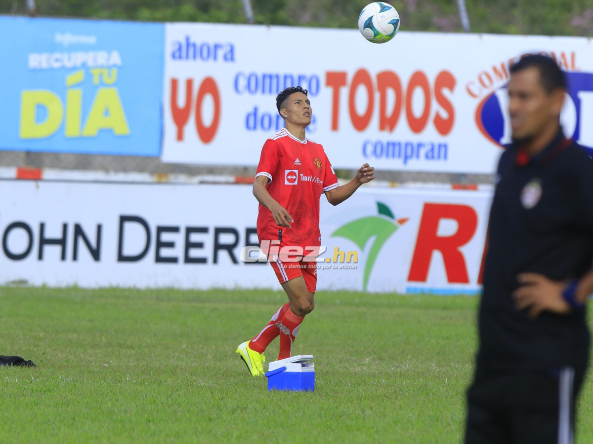 El CR7 Hondureño entrenó con la Real Sociedad previo al choque ante Honduras Progreso en Tocoa. Foto: Neptalí Romero.