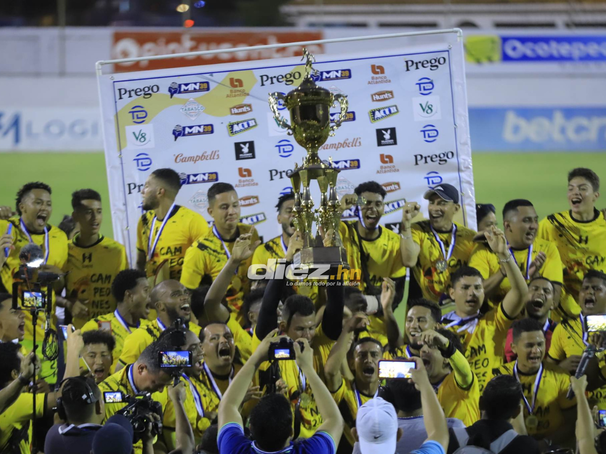 La locura total del Génesis campeón, el llanto de Reynaldo Tilguath y la emotiva oración del niño recogepelotas del Platense