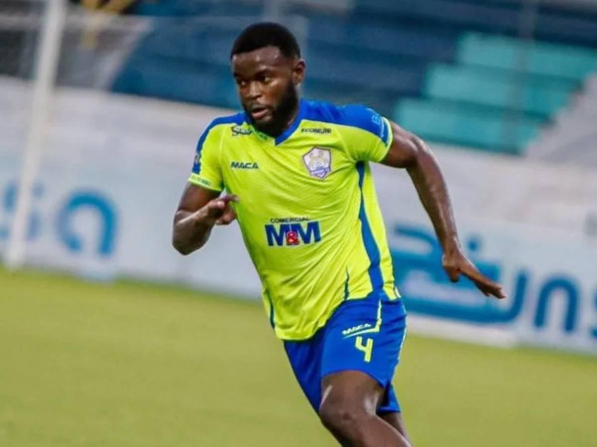 Elison Rivas jugando para Olancho FC, su último club.