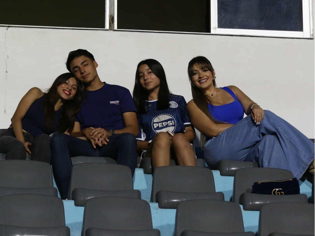 Marea Azul en el Nacional, infiltrados de Costa Rica, preciosa del Motagua captada y enmascarado sorprende