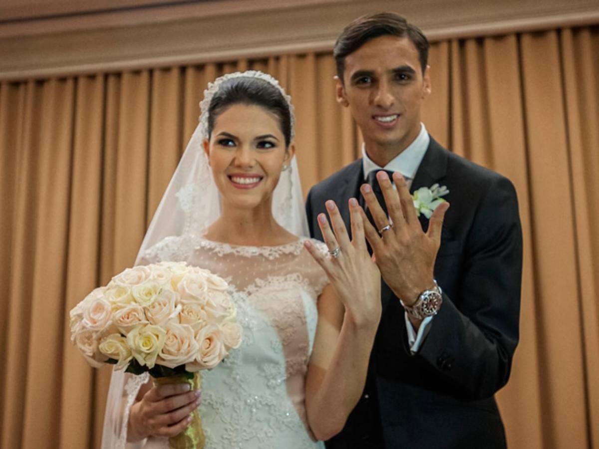 La petición que hizo la esposa de Bryan Ruiz al revelar la enfermedad que sufre: Lloraba enloquecida y gritando