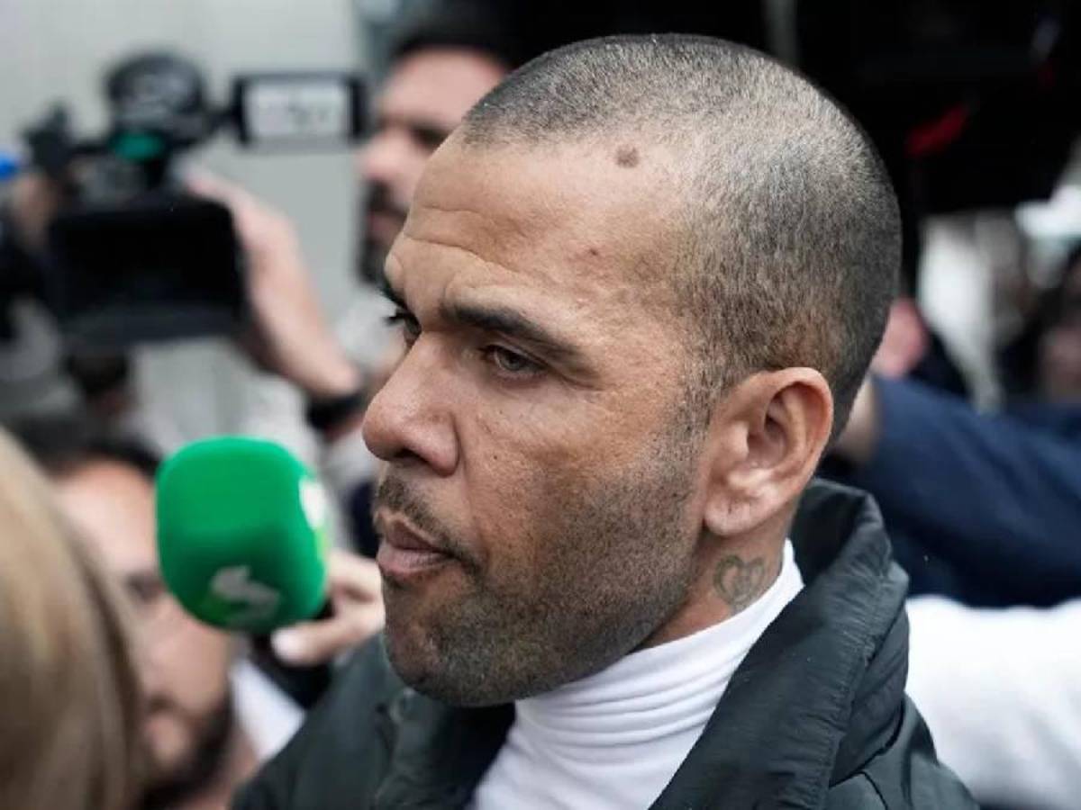 La decisión que Dani Alves tomó con el papá de Neymar luego de quedar en libertad: “Ya lo devolvió”