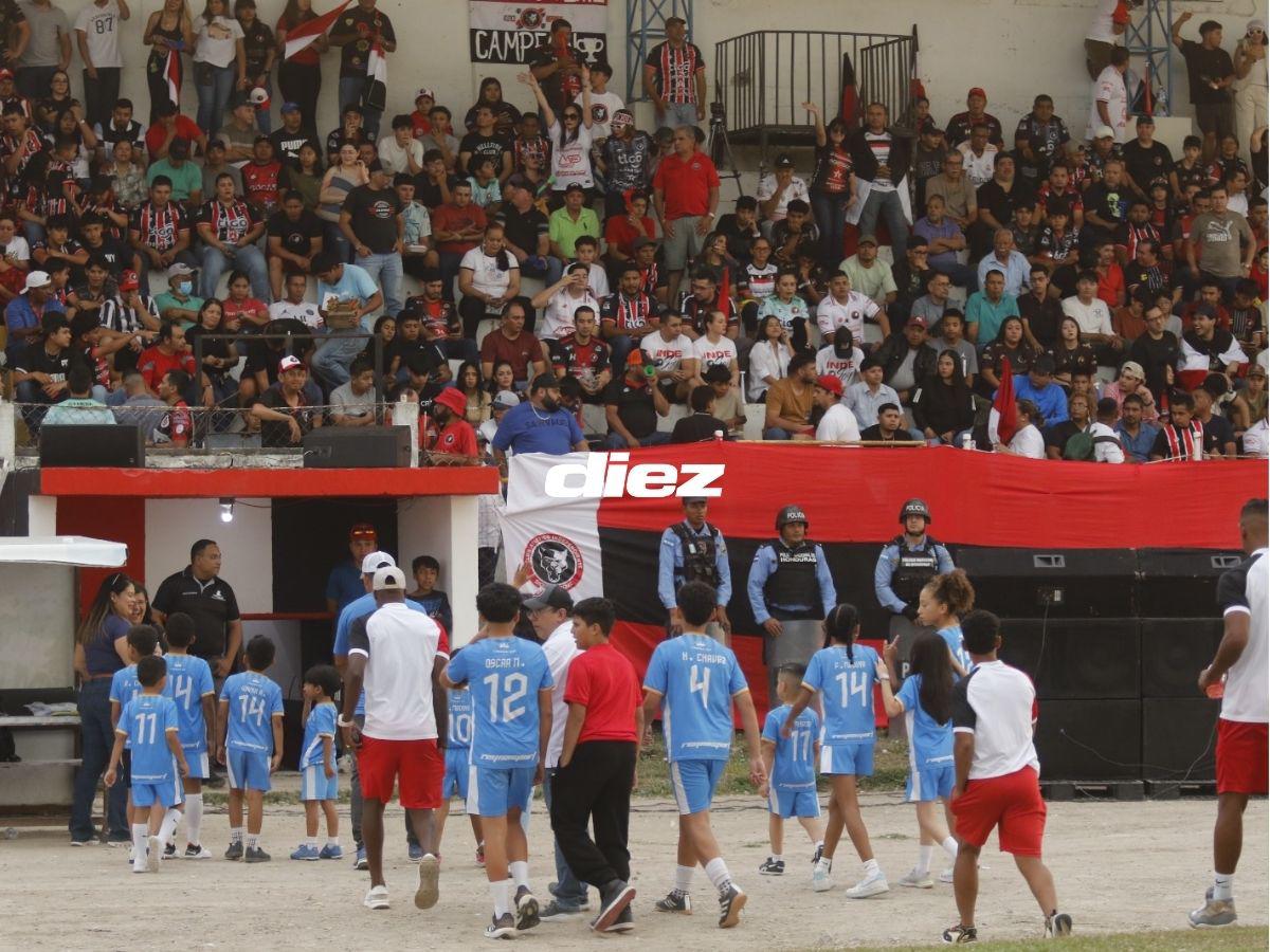 Barbies cautivaron en el Independiente-Choloma, diluvio azotó Siguatepeque y ¿quién es el misterioso enmascarado?