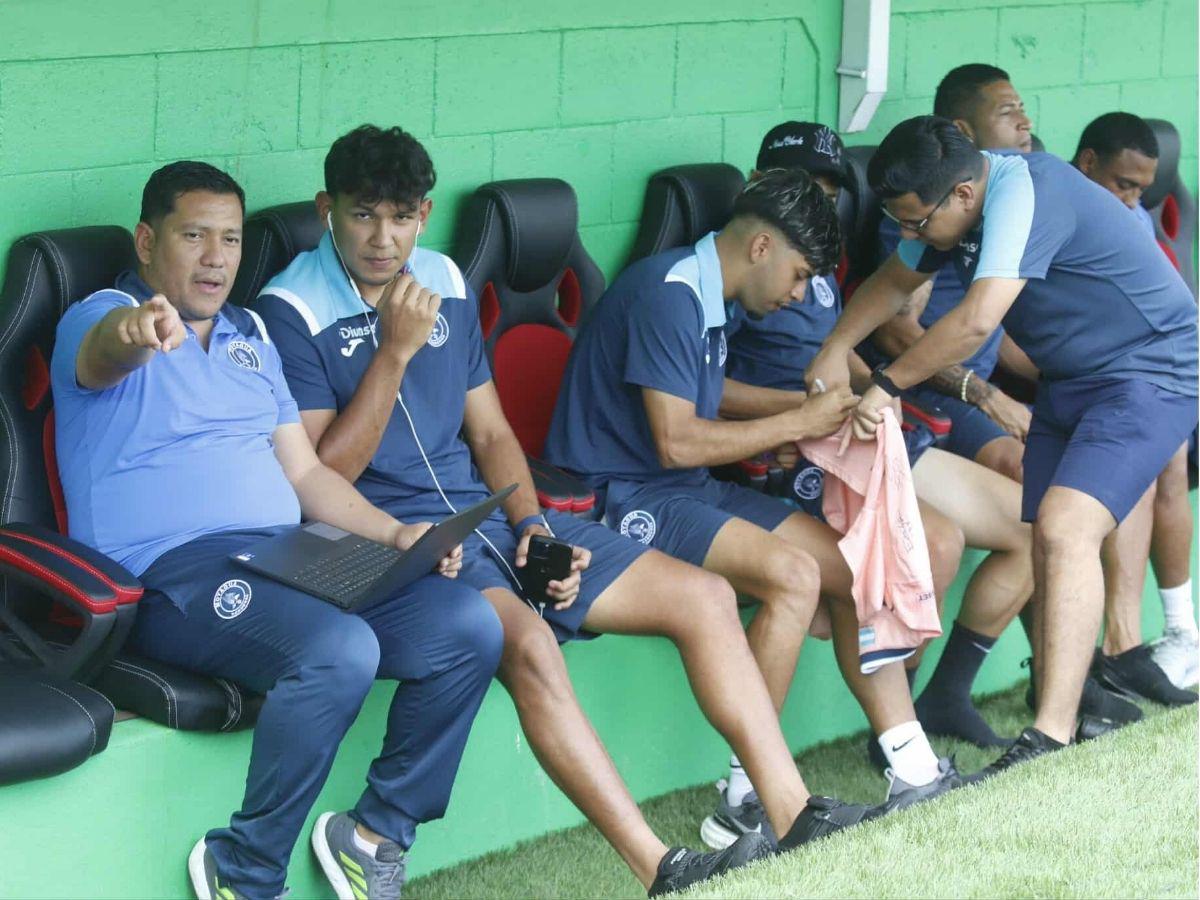 ¿Quién era la guapa de lentes verdes? Marathón pule el Yankel en su centenario y el ambientazo en el clásico de las Emes