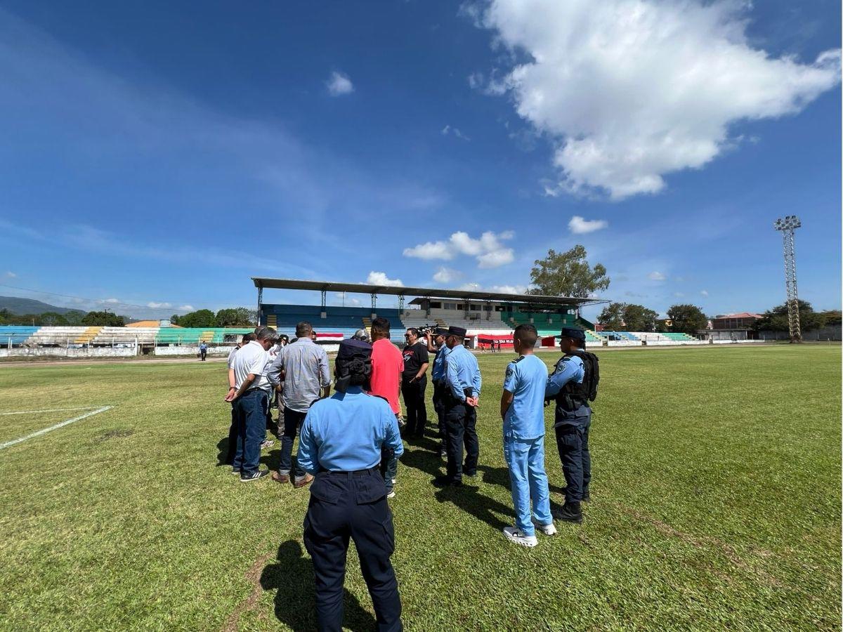 ¡Hoy se juega la finalísima de ida! Así está la grama del Estadio Roberto Martínez tras torrencial aguacero
