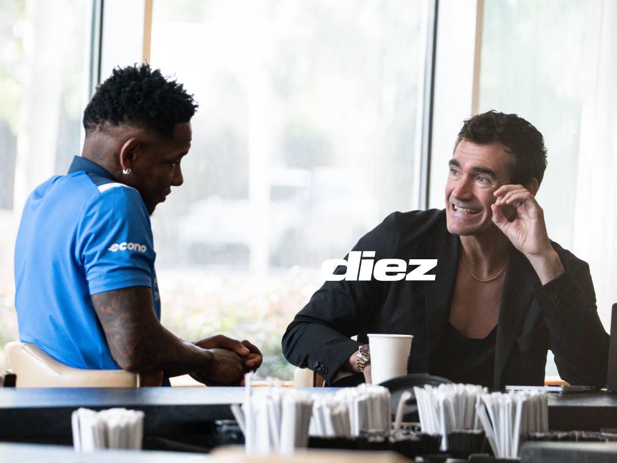Futbolistas de la Selección de Honduras reciben la visita del agente español Paulo Hernández durante la concentración en Houston