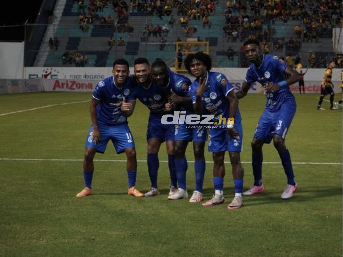 Afición del Real España sorprende con gigantesca manta, Blackburn silenció el Morazán y las bellas chicas