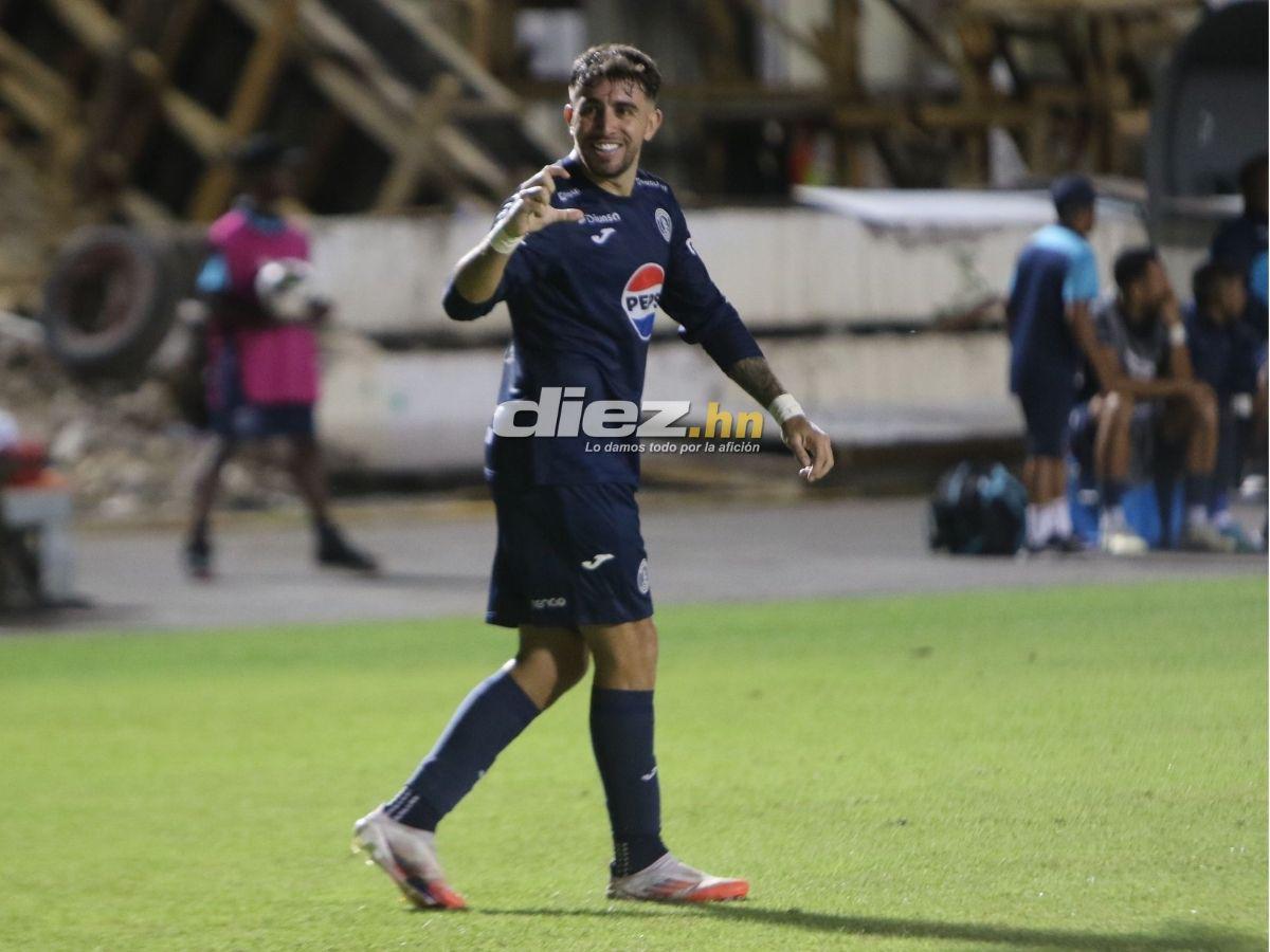No se vio en TV: aficionadas del Motagua roban suspiros, gestazo de Auzmendi con su novia y fiesta azul en el Nacional