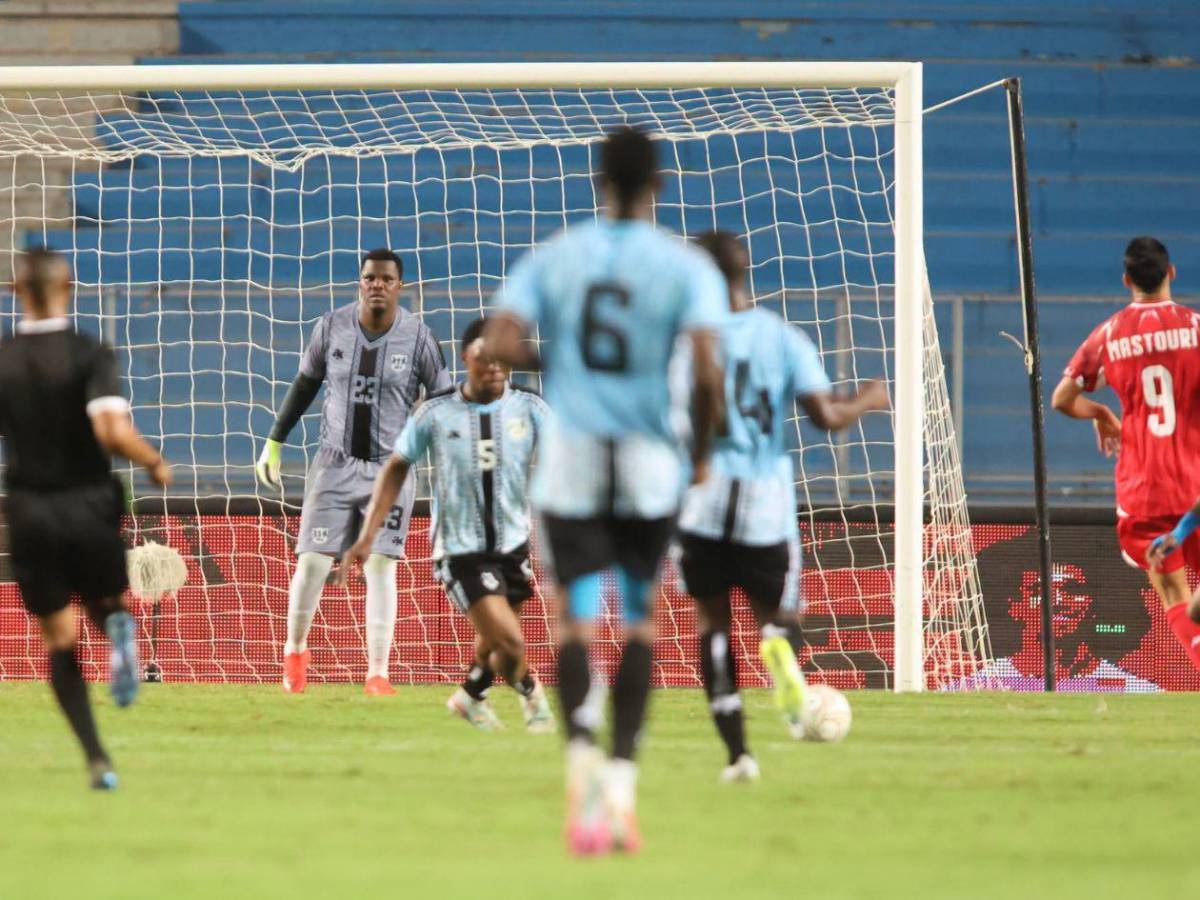 Pesa más de 80 kilos: ¿Quién es el portero que se hizo viral por su físico en la Copa África?