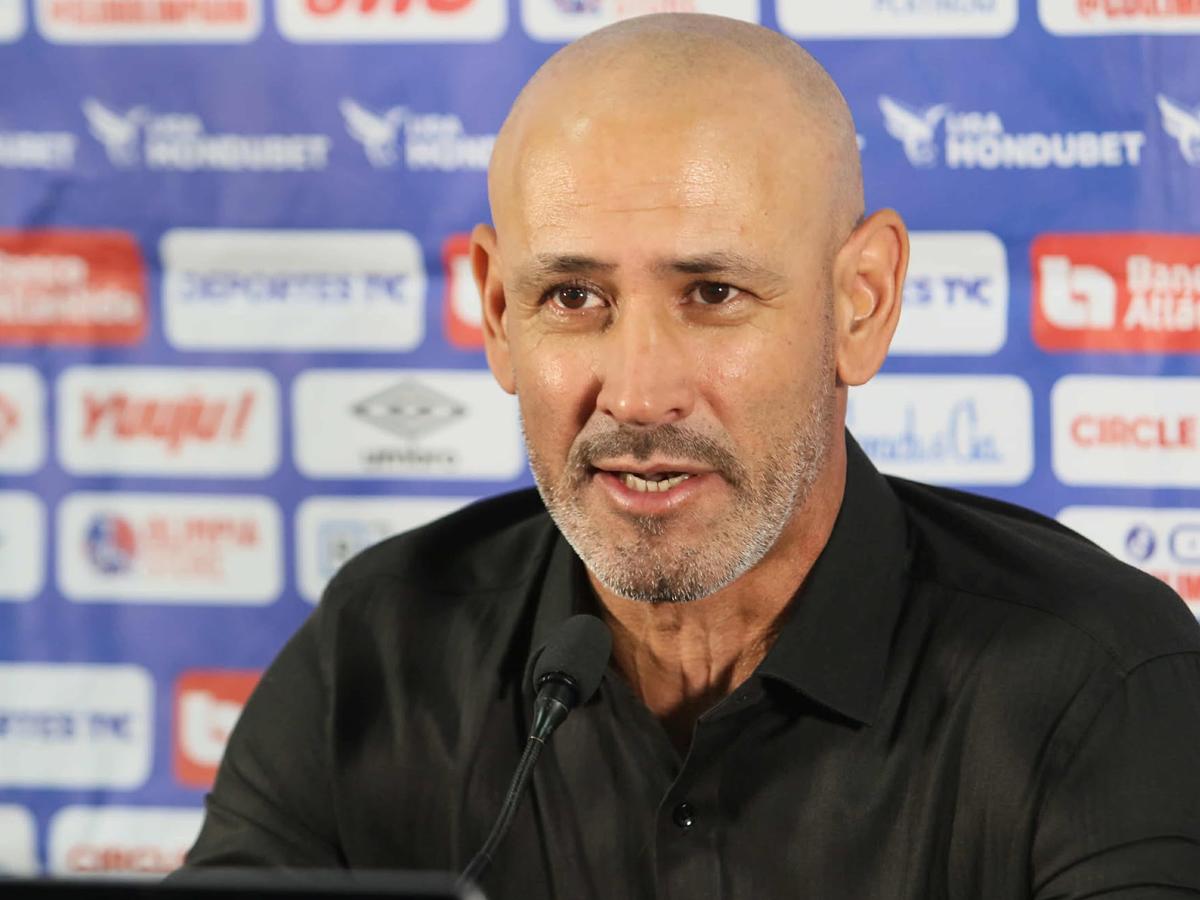 Un Espinel muy sincero zanja el tema de su renuncia, la eliminación de Honduras del Mundial y el tema Edrick Menjívar