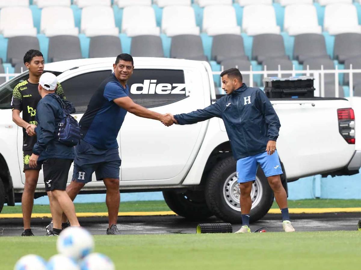 ¡Visitas sorpresa! Legionario se bajó del avión directo al entreno de la Selección de Honduras y un lesionado dijo adiós a la concentración