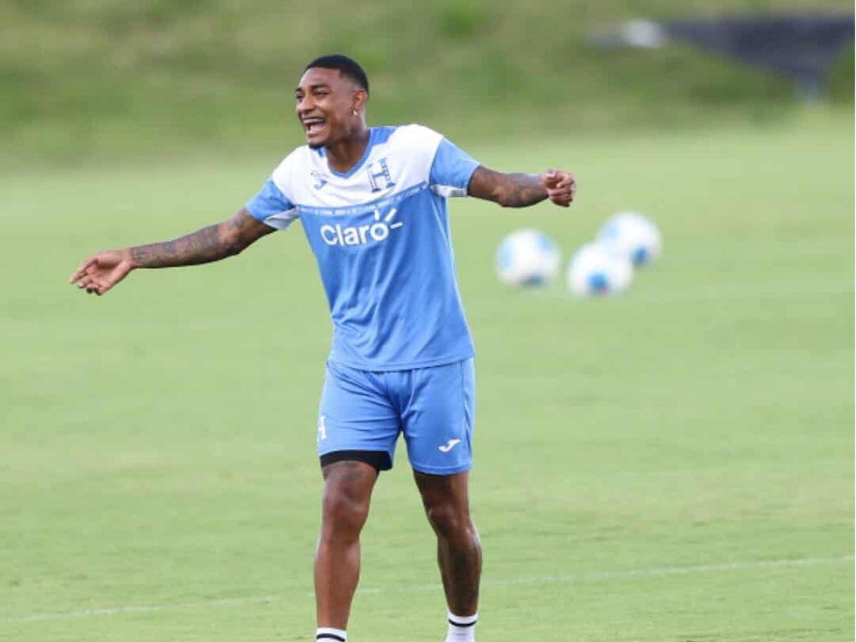 Hermosa bebé le robó el corazón a Alexy Vega y ambientazo en el CAR: Así fue el último entreno de la Selección de Honduras
