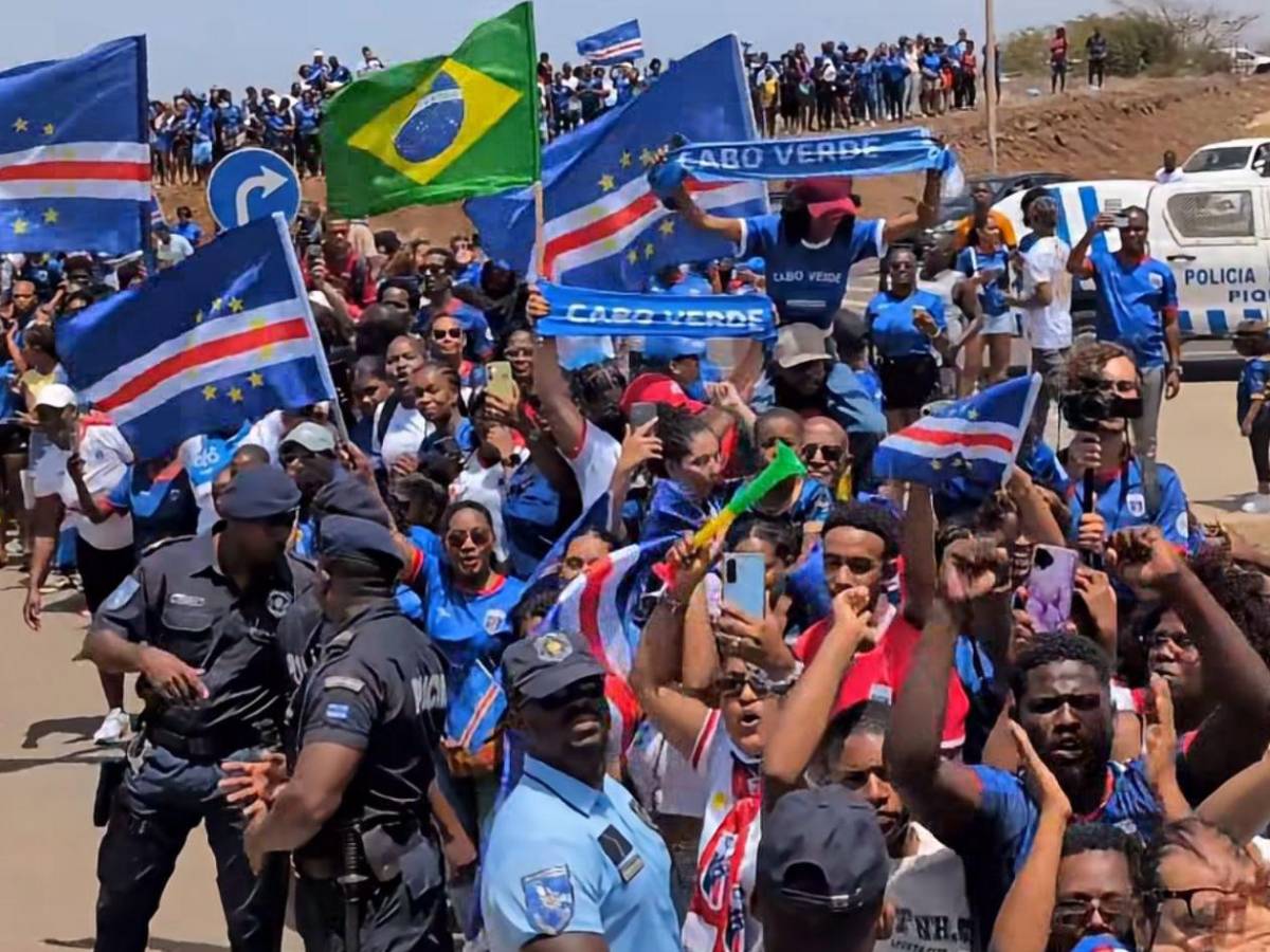 Vozinha aprovechó de su fama: así recibieron a Cabo Verde tras el histórico mundial