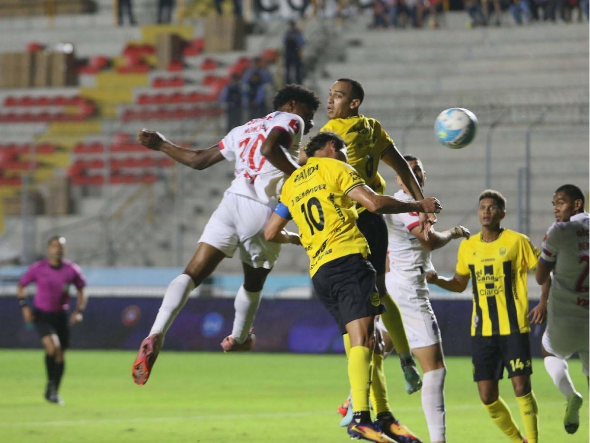 Afición sorprendió a Edwin Rodríguez, derroche de bellezas y tremendo festejo de Olimpia por una nueva final en Honduras