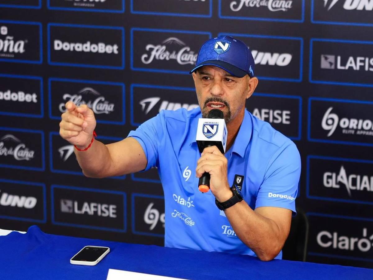 Así es la bella periodista que fue atacada verbalmente por el Fantasma y se defendió