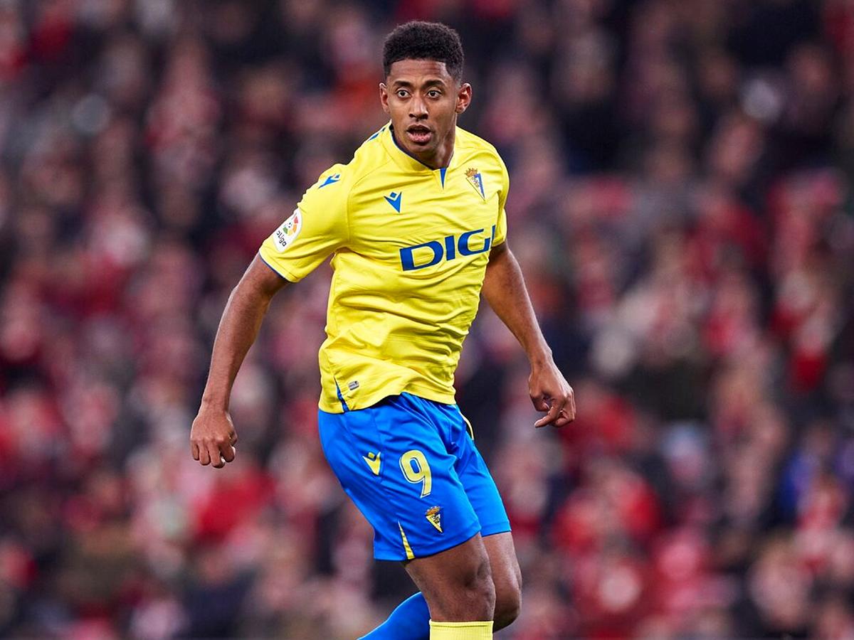 Choco Lozano reaparece con el Cádiz cinco semanas después, pero siguen rozando el descenso en España