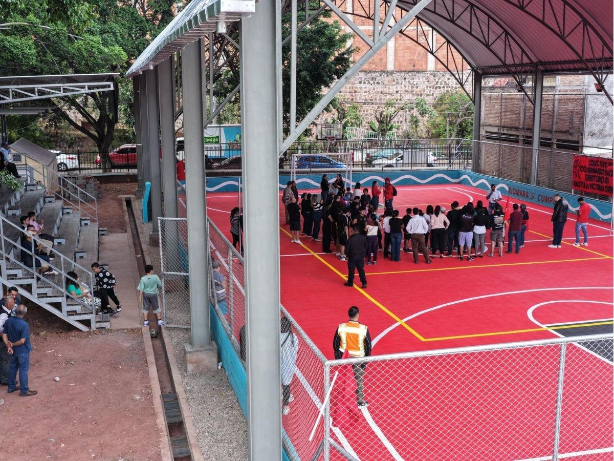¡Llegó la 102! Condepor inaugura cancha de usos múltiples en la colonia Bernardo Dazzi de Tegucigalpa