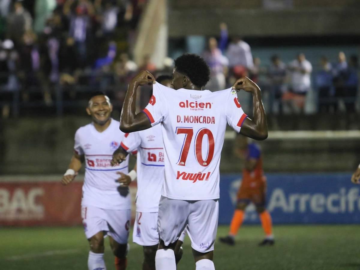 La polémica jugada de Olimpia que reclama Patón, diluvios en los estadios y las bellas modelos que se mojaron en Choluteca