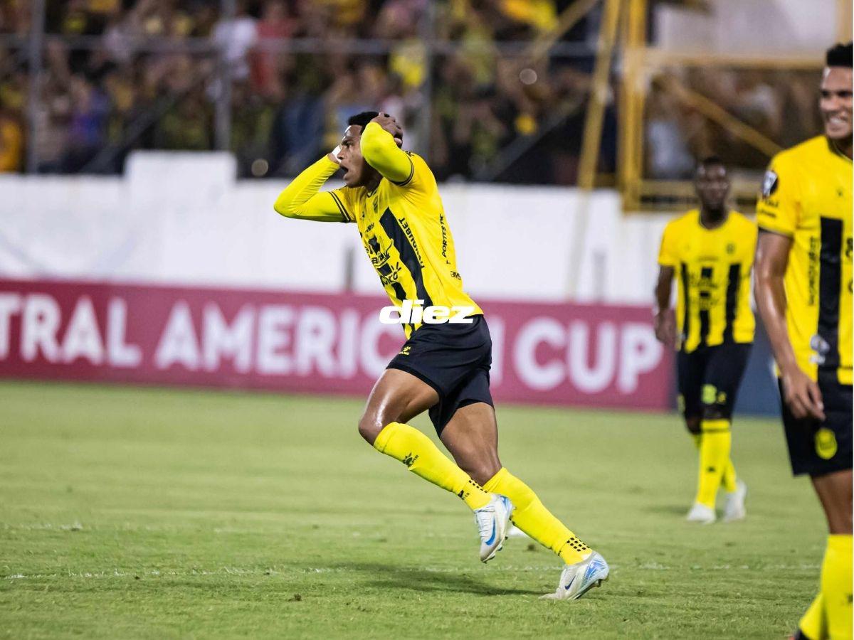 Amargura en Real España, el impresionante tifo, curioso beso que nadie vio y la locura de los hinchas del Xelajú