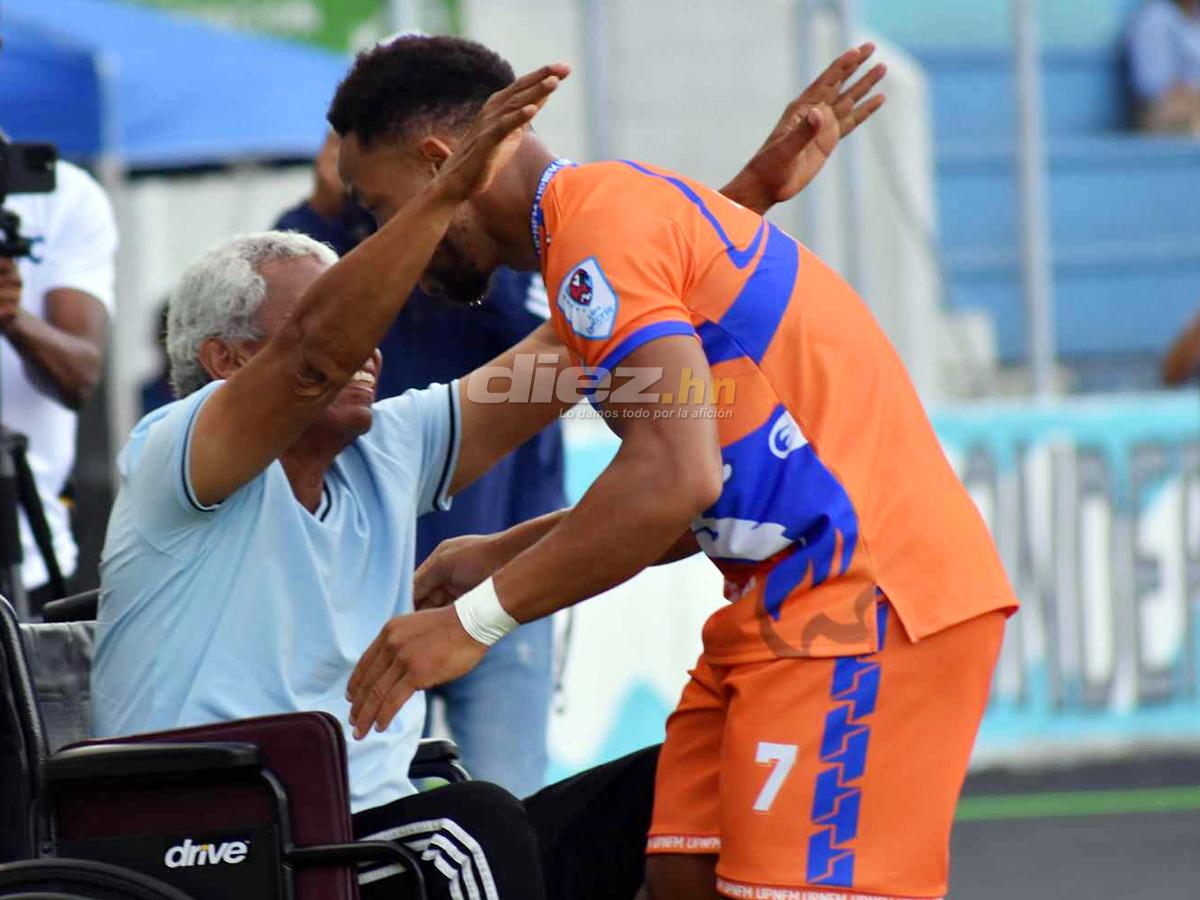 Golazo de Carlos Róchez, con complicidad de Rougier, y el precioso gesto en la celebración con el técnico Héctor Castellón