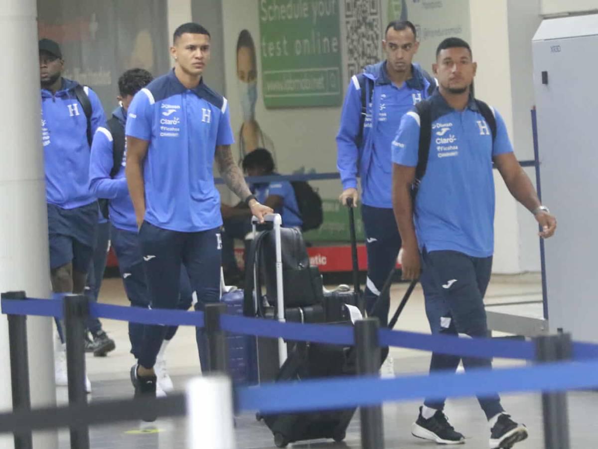 Con rostros serios y cabizbajos: así llegó la Bicolor a Honduras luego de perder en Nicaragua; ¿raparon a los debutantes?