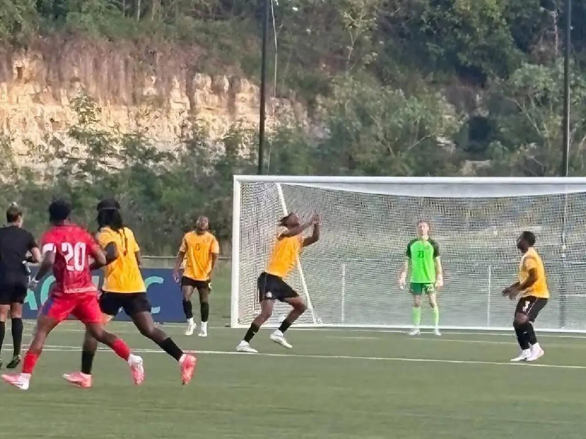 Concacaf: recibió una paliza 8-0 de la selección menos pensada y él marcó triplete
