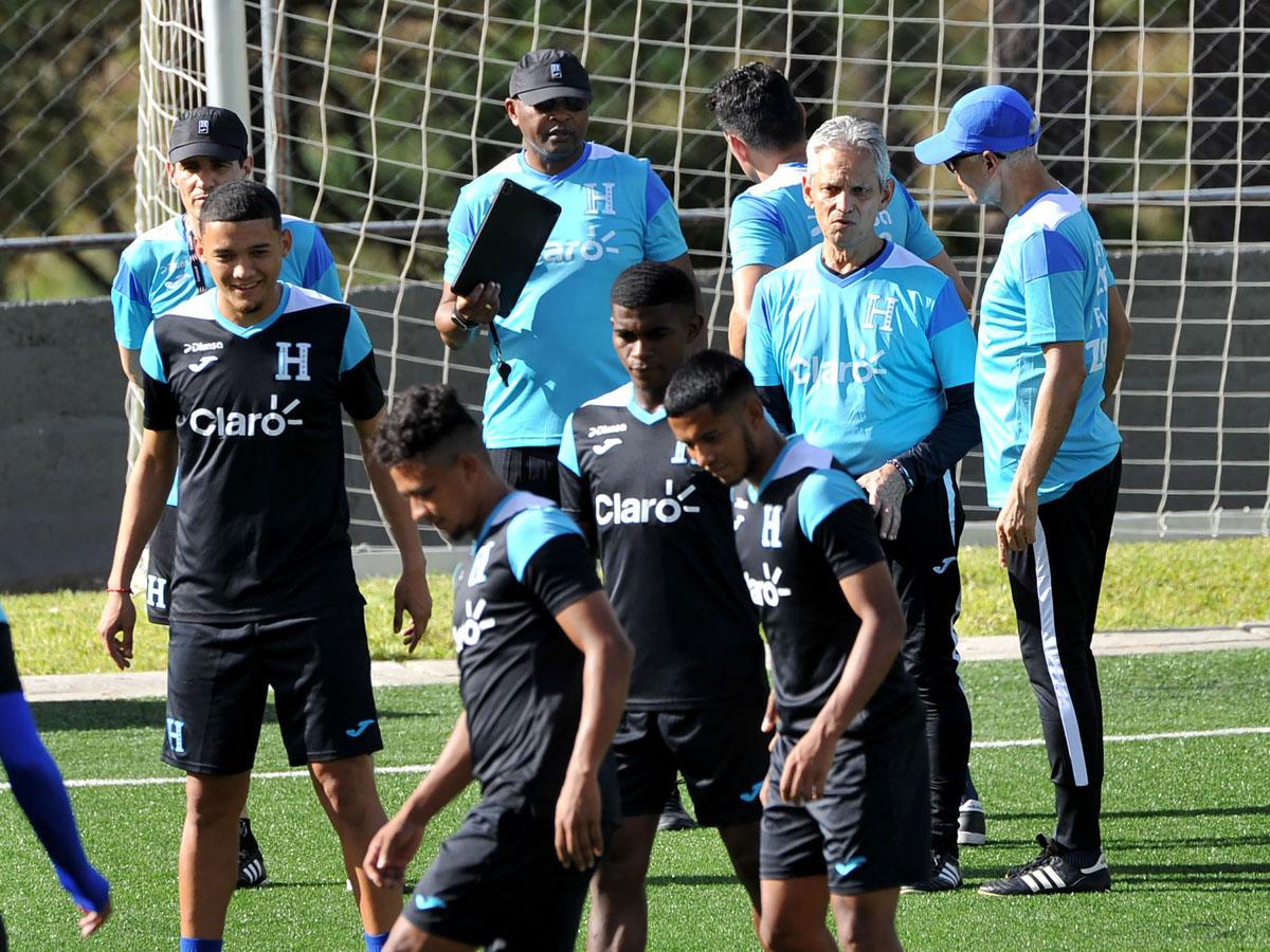 ¡Manos a la obra! Reinaldo Rueda se viste como seleccionador de Honduras y dirigió su primer entrenamiento con la ‘H’