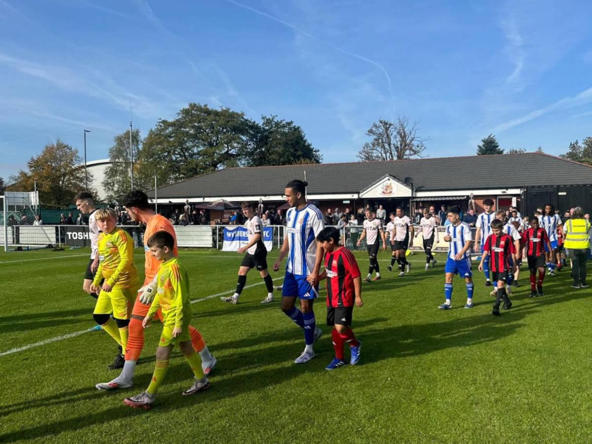 Lo que nadie esperaba de Maynor Figueroa: ficha por club de Inglaterra a los 42 años y este es su nuevo dorsal