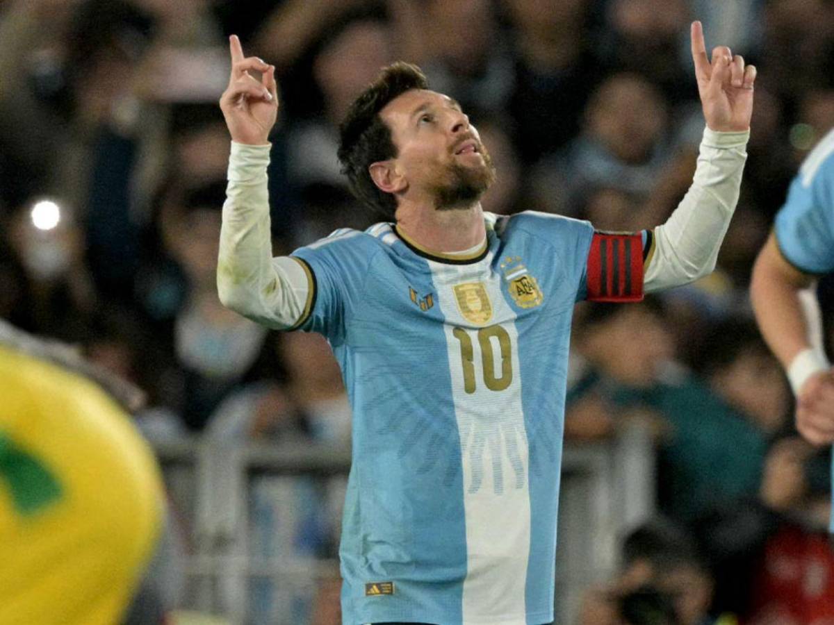 Adiós Messi: Scaloni se quiebra, las lágrimas de Leo y el regalo que le dio el árbitro