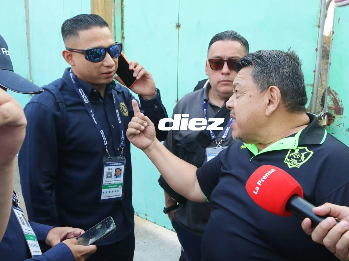 Samuel García en plena discusión con Emilio Izaguirre frente a los medios.