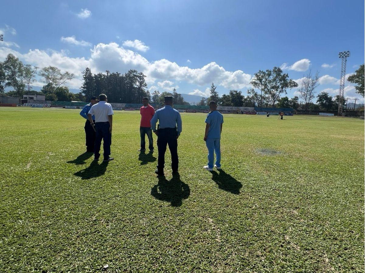 ¡Hoy se juega la finalísima de ida! Así está la grama del Estadio Roberto Martínez tras torrencial aguacero