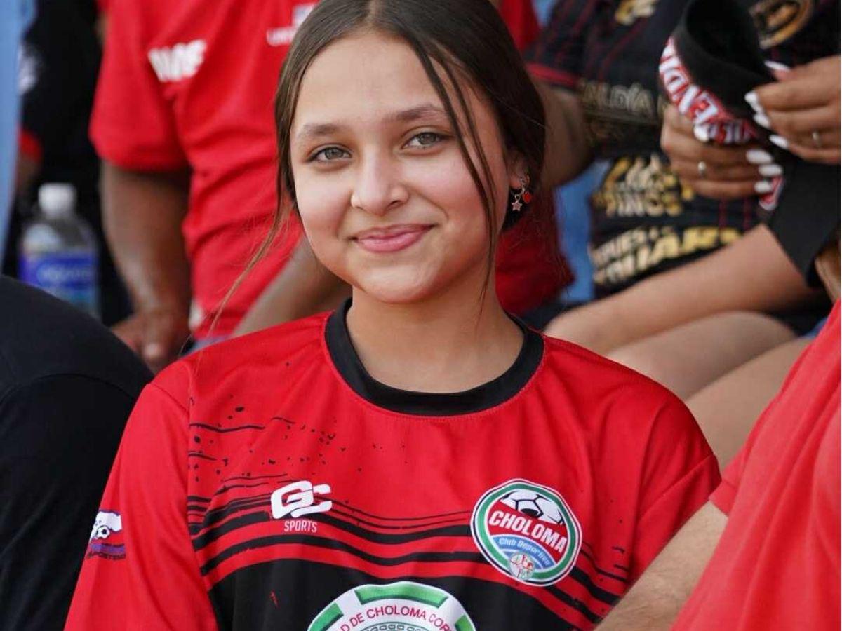 Bella chica causa furor en el Choloma vs Independiente, los famosos de la finalísima y la zarca que robó miradas