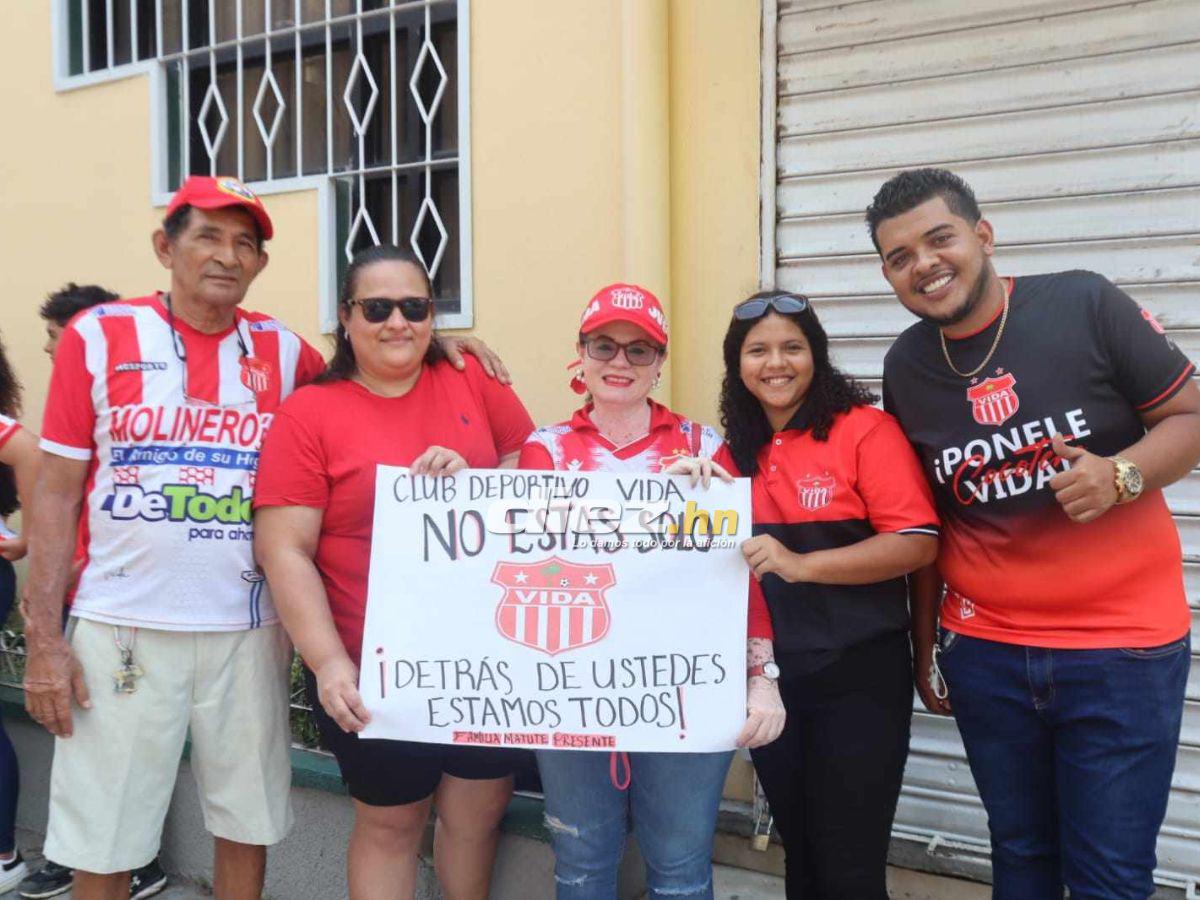 Locura por el Vida, personaje se robó el show y derroche de bellezas previo a la “final” por el no descenso ante Motagua
