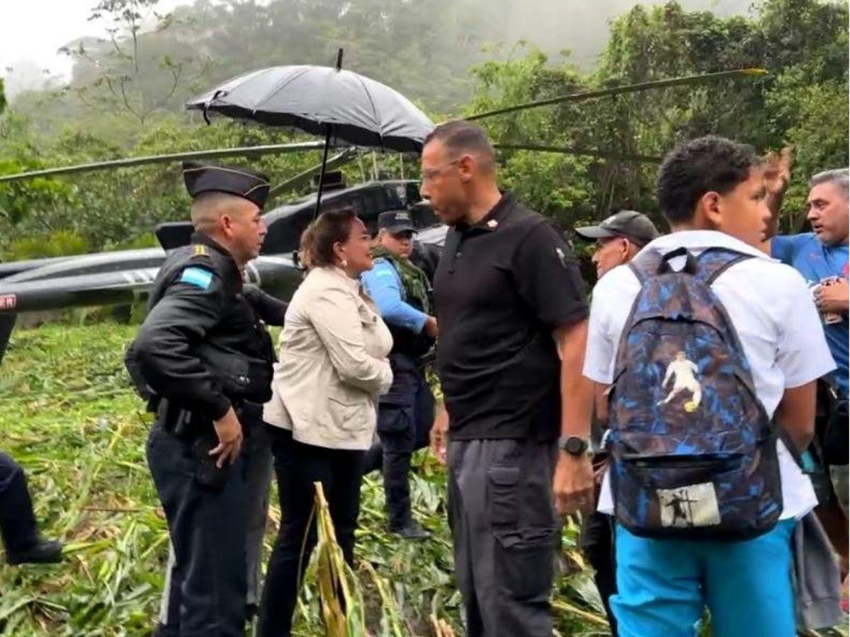 Helicóptero donde viajaba la presidenta Xiomara Castro aterriza de emergencia en una zona boscosa de Honduras