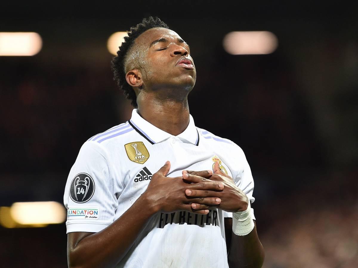 Infantino lamentó la situación de Vinicius, que ha recibido insultos racistas en algunos estadios.