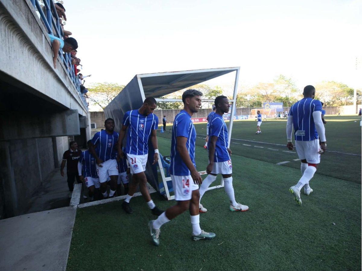 ¿Quién es el chele que debutó con Olimpia? Notición en el león antes de visitar al América y las dos nenas de azul que enamoraron
