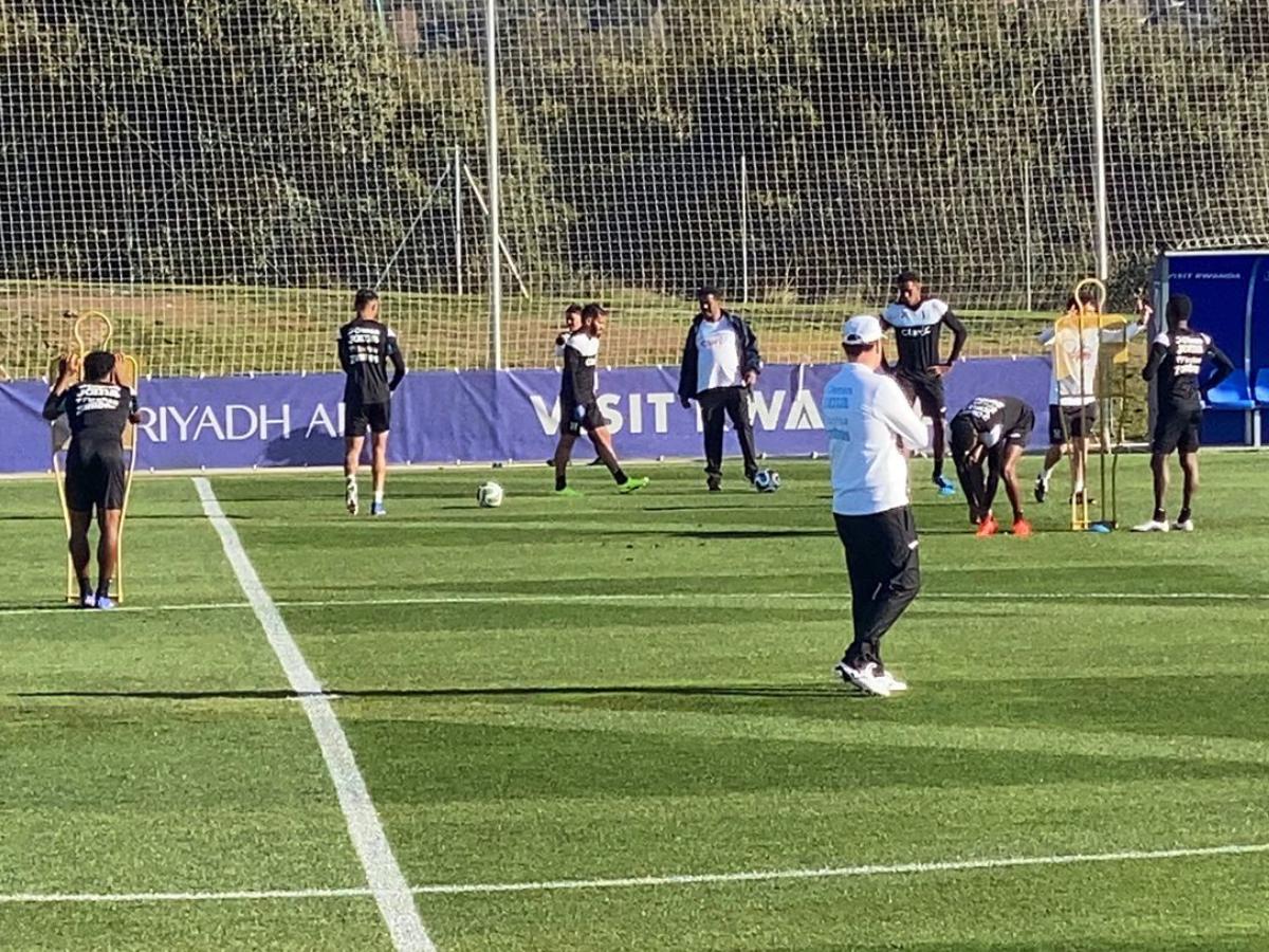 José Molina puso a sudar a los convocados y tres nuevos 'fichajes'; así fue el primer entreno de Honduras en España